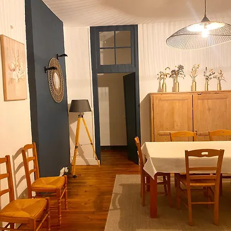 Casa de Férias Grande Maison Centre Laval (Mayenne)